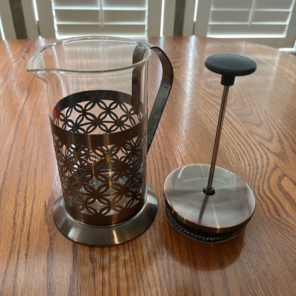 French press coffee maker with 2 matching glass mugs - Picture 8 of 8